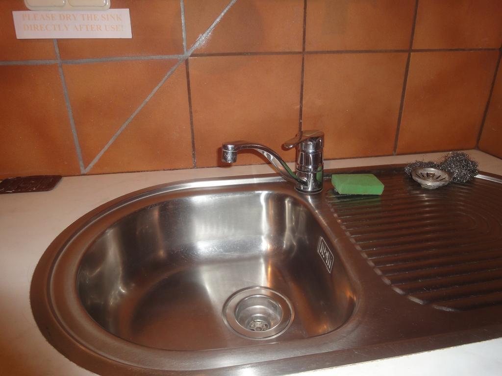 Frank'S Backpackers Hostel Хелмонд Екстериор снимка